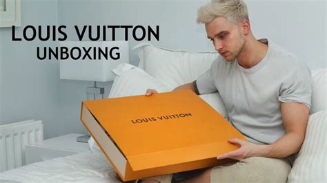 Louis Vuitton: Unboxing 